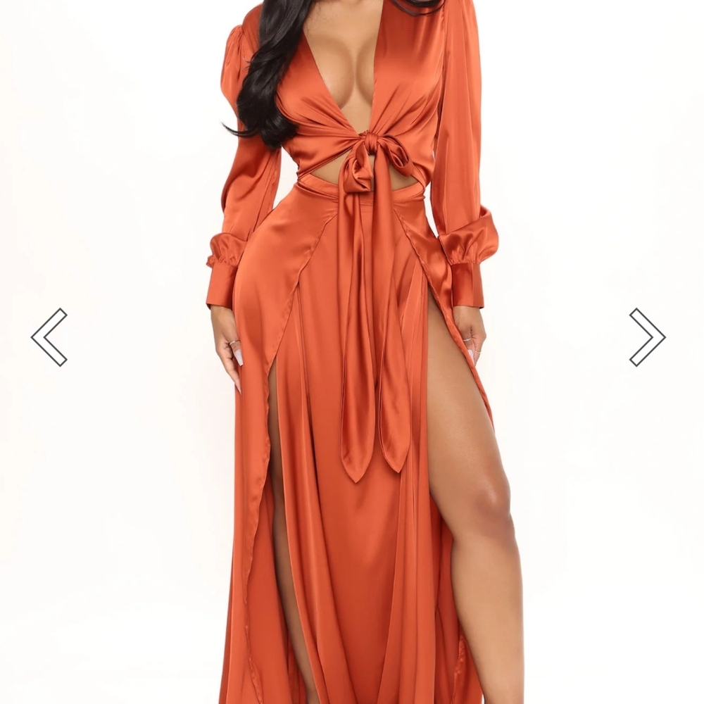 Satin Amber High Slit Dress - M - Fashionova